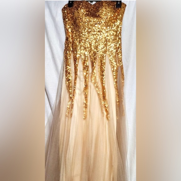 Taylor Swift Inspired Dress. Sweetheart Gold Party Prom Dress - Picture 4 of 6